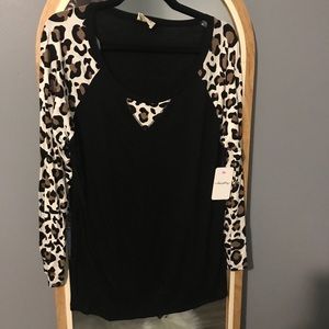 NWT Black and Leopard Print Long Sleeve Tee SZ-M